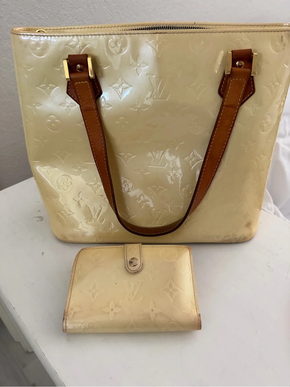 Louis Vuitton Vernis Cream Patent Leather Tote with Wallet
